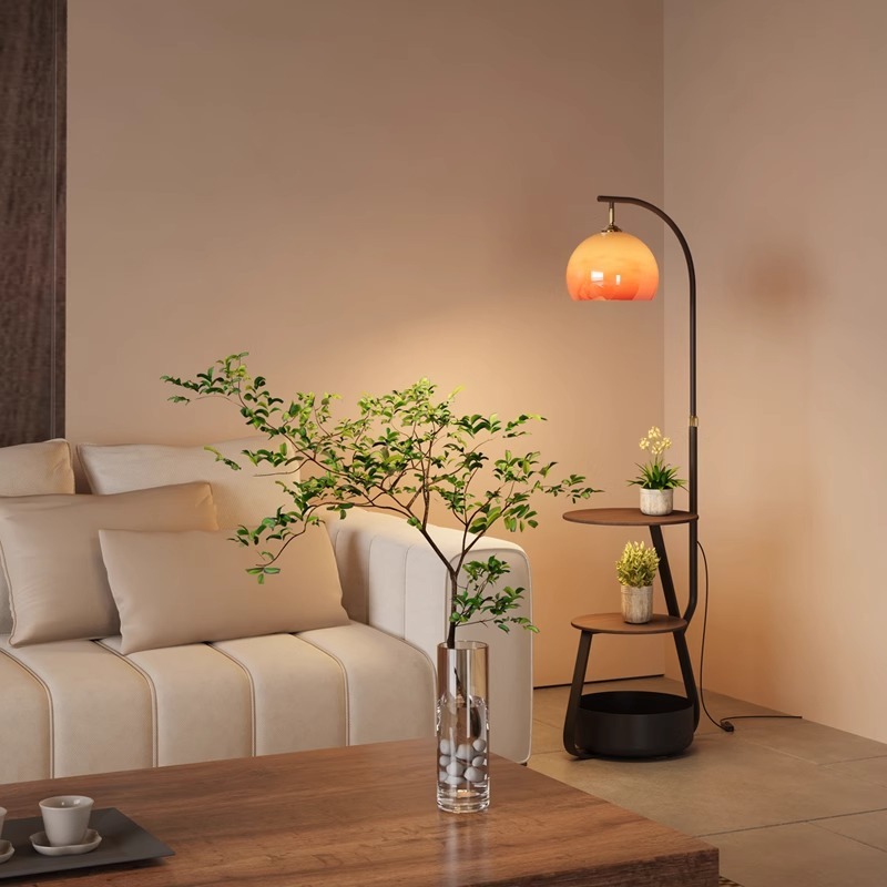 Stehlampe, antiker Nachttisch  – Coffee & Tea Garden Lincoln Menu Bewertung und Preis